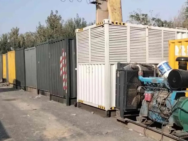 镇康200KW柴油发电机机组每小时油耗是多少？